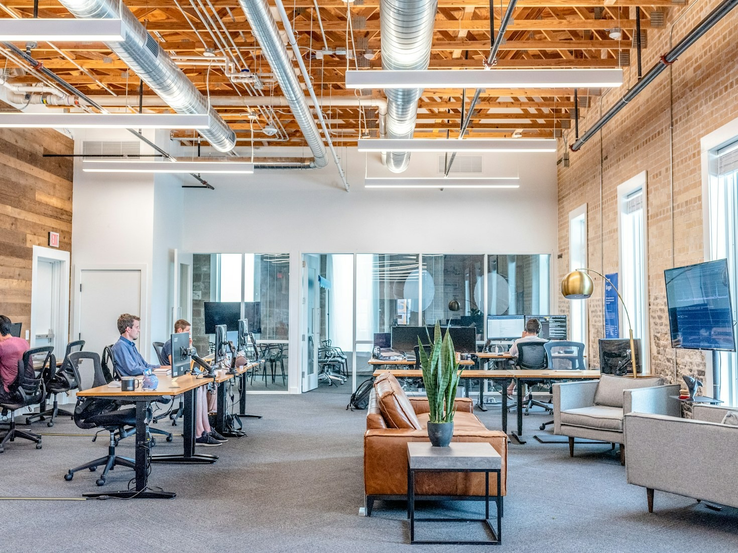 How Cloud Computing Accelerates Modern Business Growth